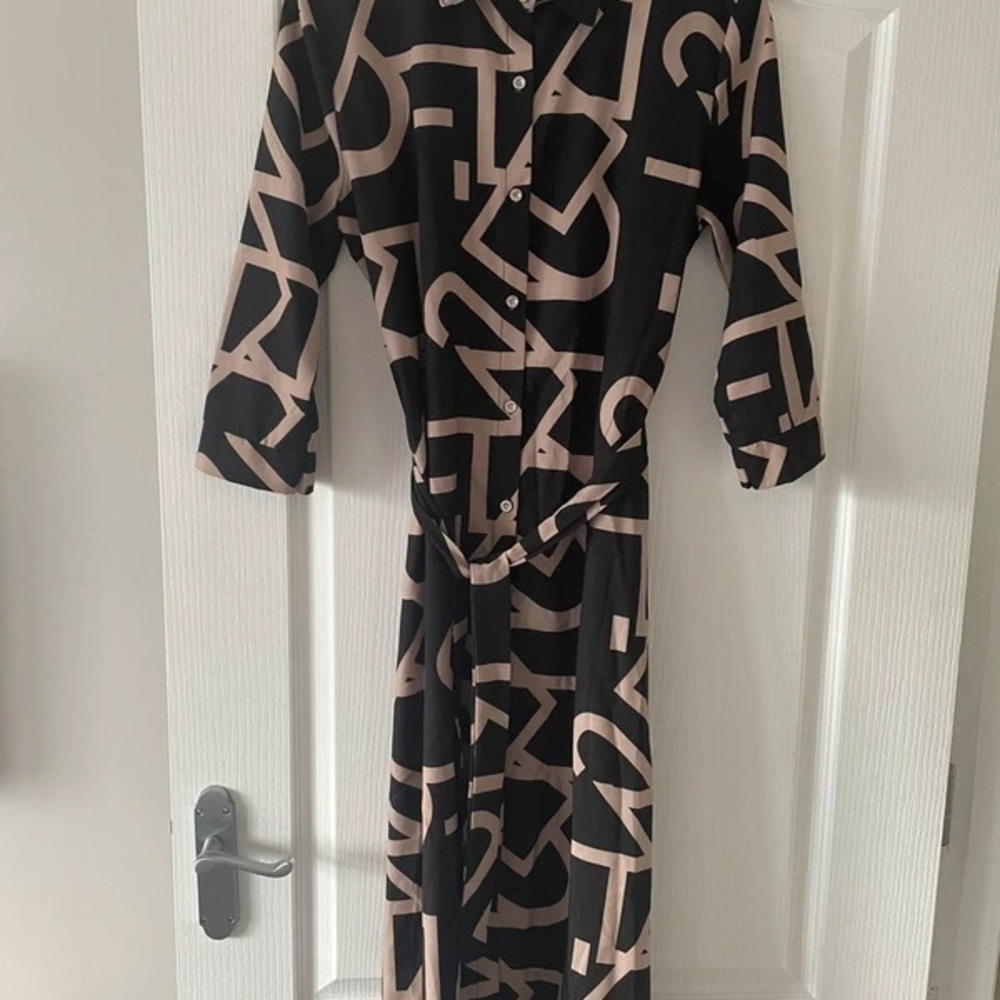 Elegant Long Sleeve Black and Pink Patterned Dress